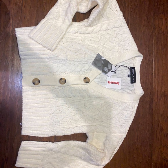 Kendall & Kylie Sweaters - Kendall and Kylie button up sweater